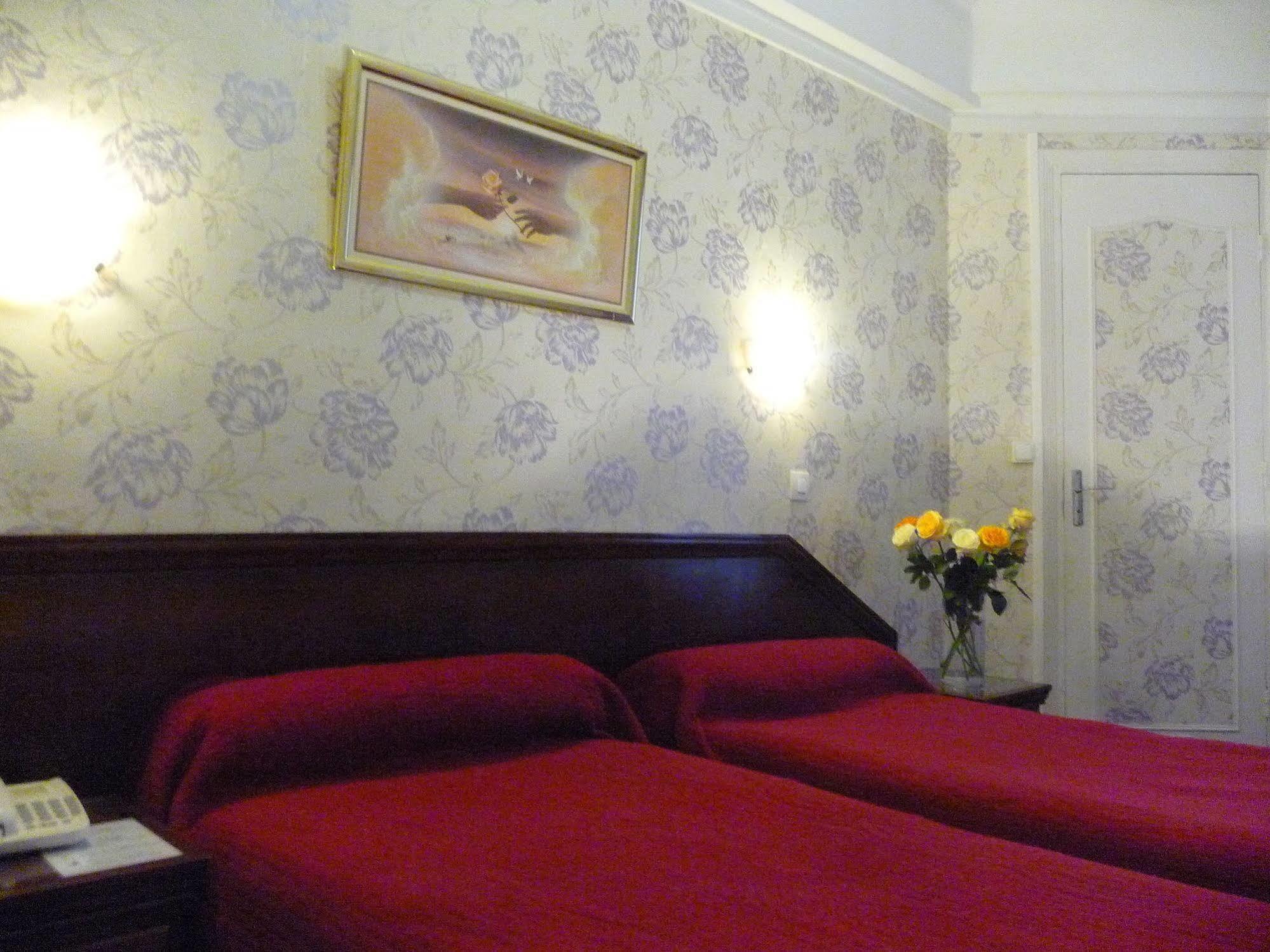 Hotel Ambassadeur Paris Bagian luar foto