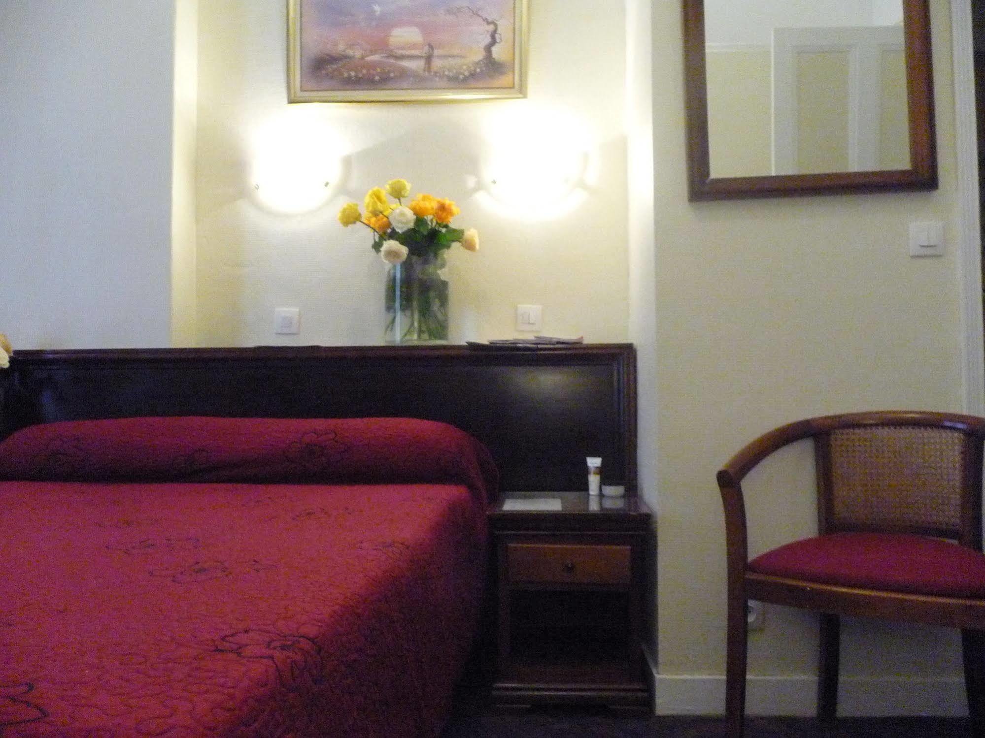 Hotel Ambassadeur Paris Bagian luar foto